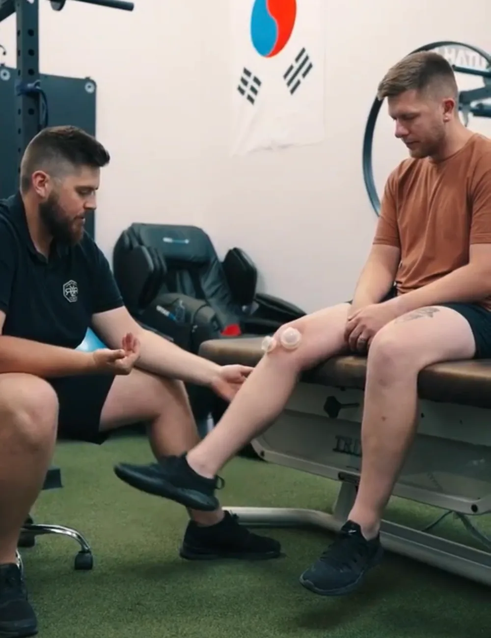 Knee Pain care at RYZR Rehab